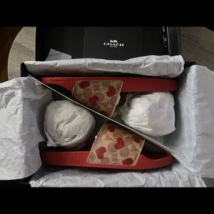 Coach “Udele Logo Heart Print” Slides